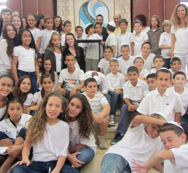 ילדי בית הספר שקד מבקרים בסליחות קהילת אחוות רעים תשע"ד