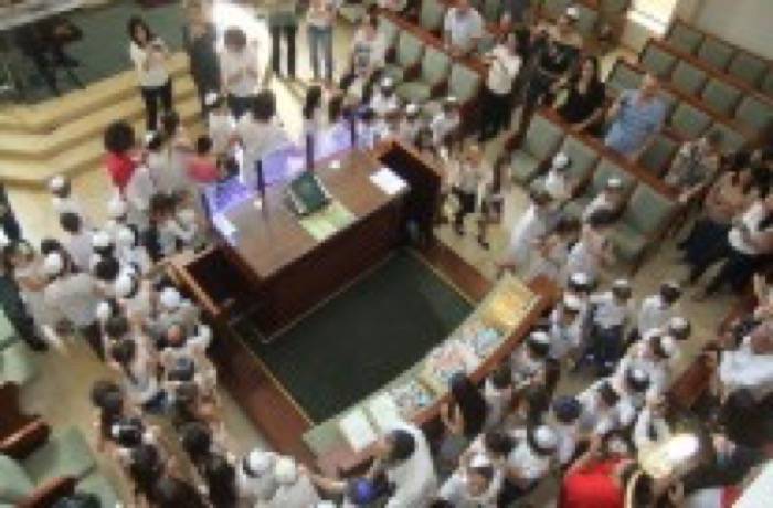 קבלת ספר תורה כיתות ב'  תשע"ד