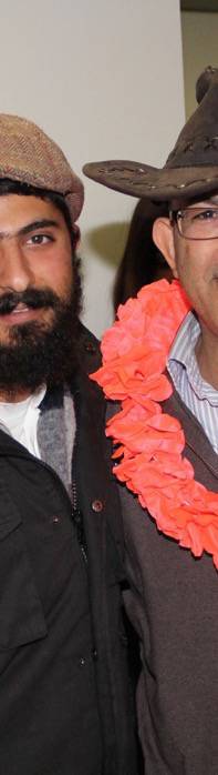 פורים תשע"ד, עמוס ובנו מצוידים בכובעים